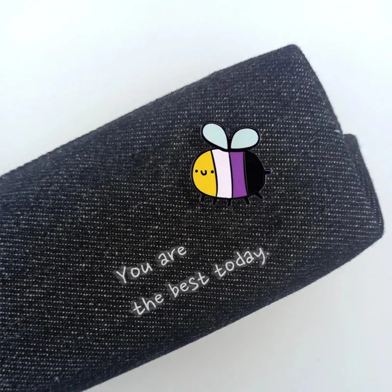Kawaii Non-Binary Bee Brooch 🐝✨ | Cute Animal Pin for Fashion Lovers 🎒 | Unique Jewelry Gift for Friends & Family 💖